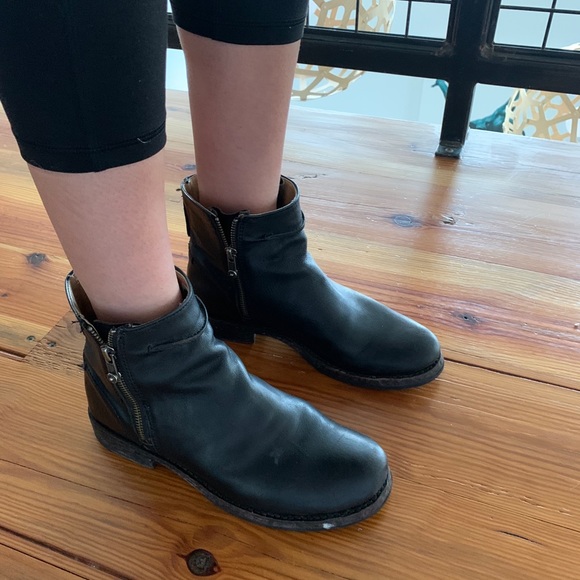 Frye Boots - Picture 9 of 10